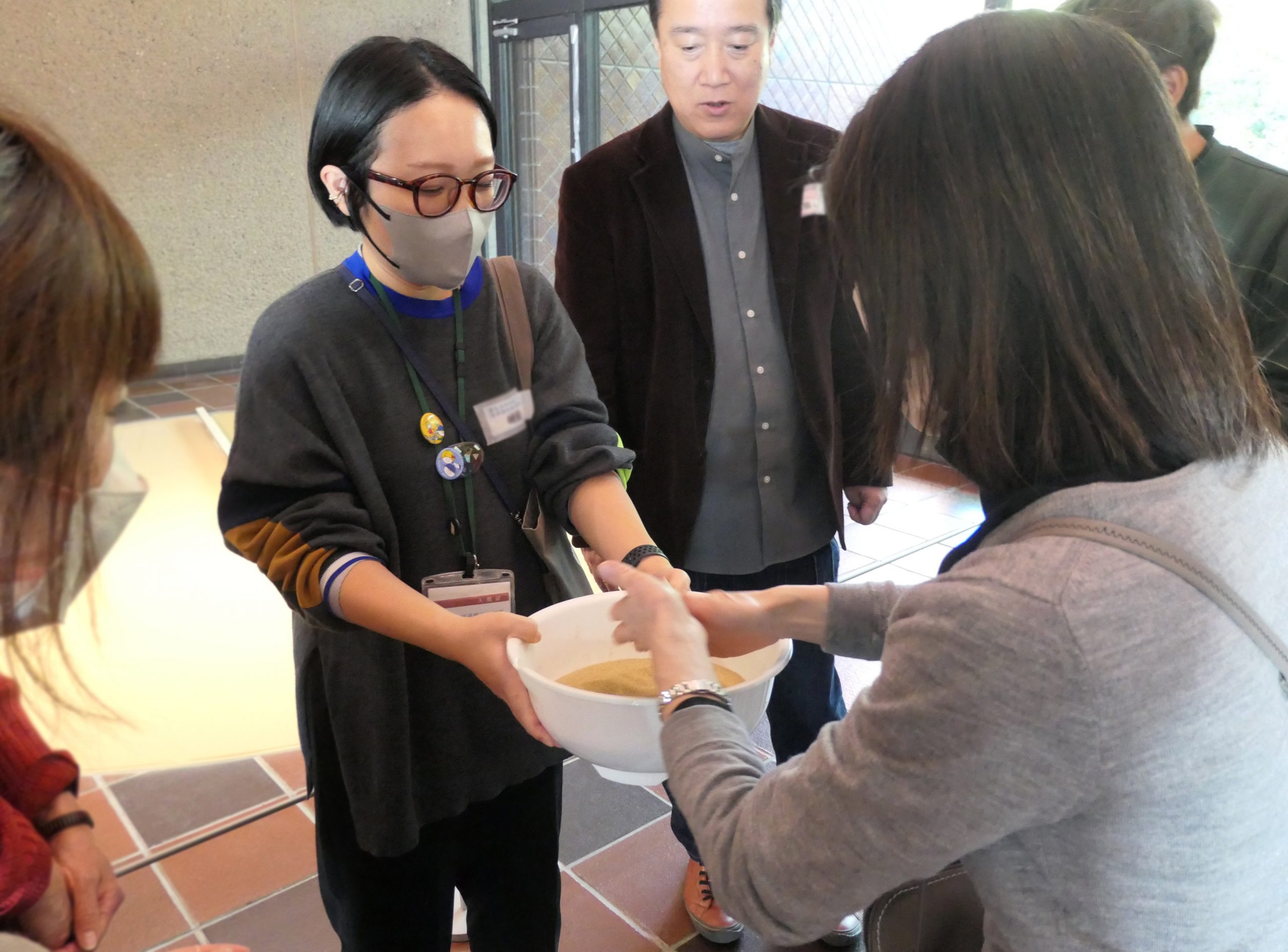 今年度に開催した「視覚障がい者のための おしゃべりとてざわりのツアー」より