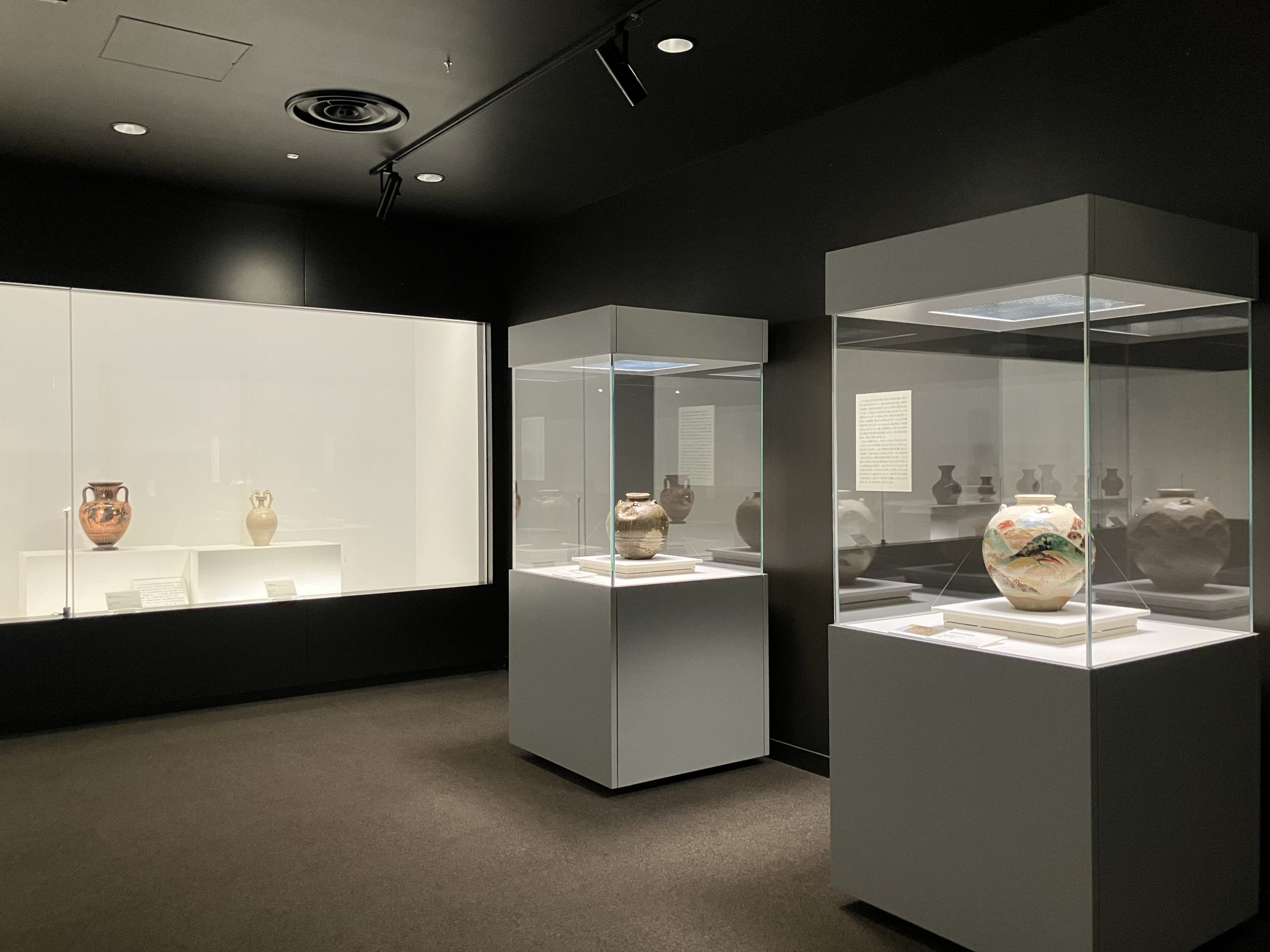 「模倣と創造」展　会場風景