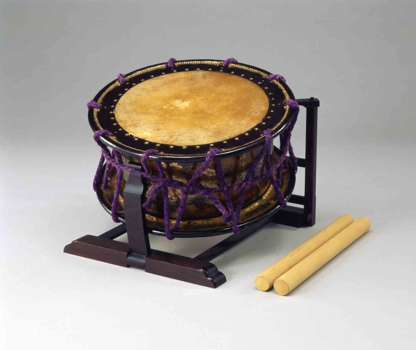 牡丹文蒔絵太鼓 | 福岡市美術館