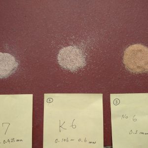 《＋と－》の砂の候補サンプル3種